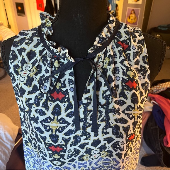 Patterned Blouse - Picture 3 of 7